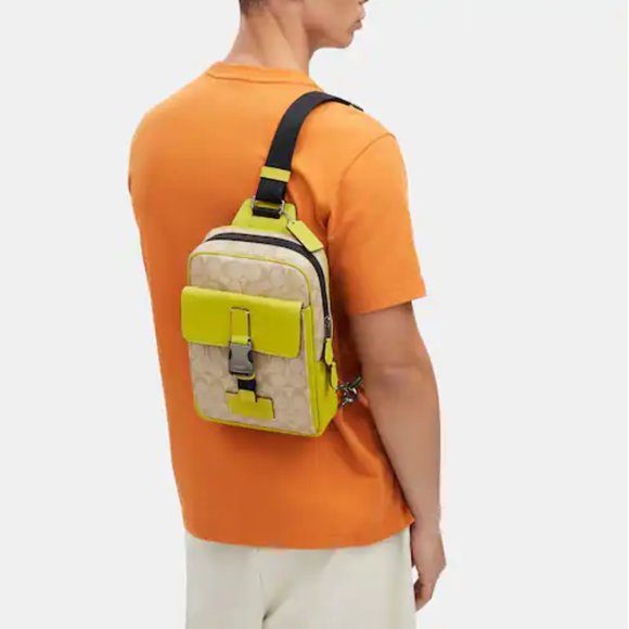 🥰 Coach Track Pack In Signature Canvas  Lime Khaki - Picture 5 of 11